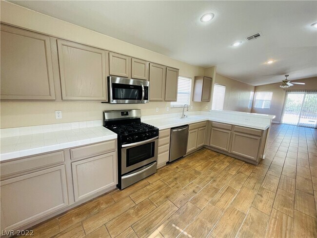 Foto del edificio - 1574 Autumn Hill St