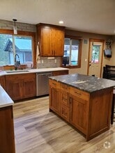 Building Photo - 985 Elo Rd