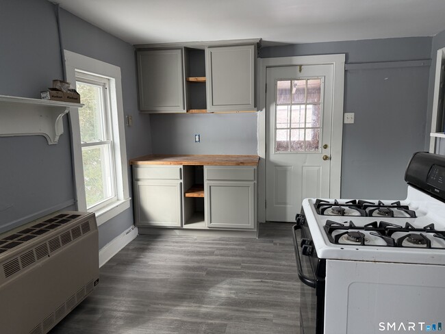 Building Photo - 139 N Main St