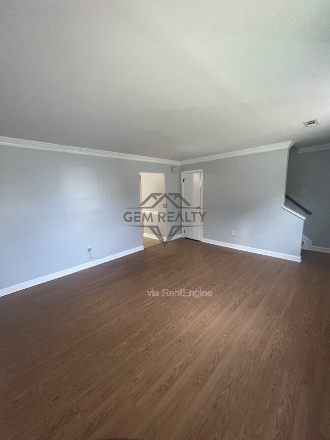 Building Photo - 5253 Daffodil Dr