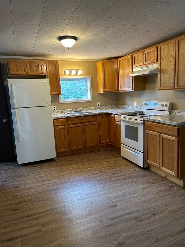 Building Photo - 141 College Ave