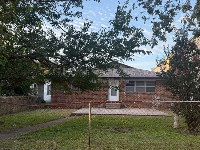 Photo - 118 SW 1st St House