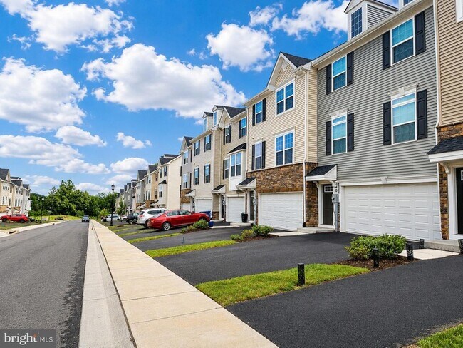 Building Photo - 340 Paca Gardens Ln