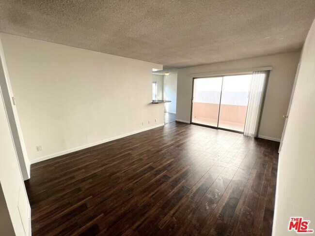 Foto del edificio - 11727 Mayfield Ave