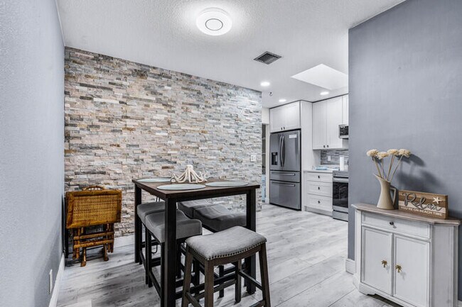 Foto del edificio - 2503 Waterview Cir