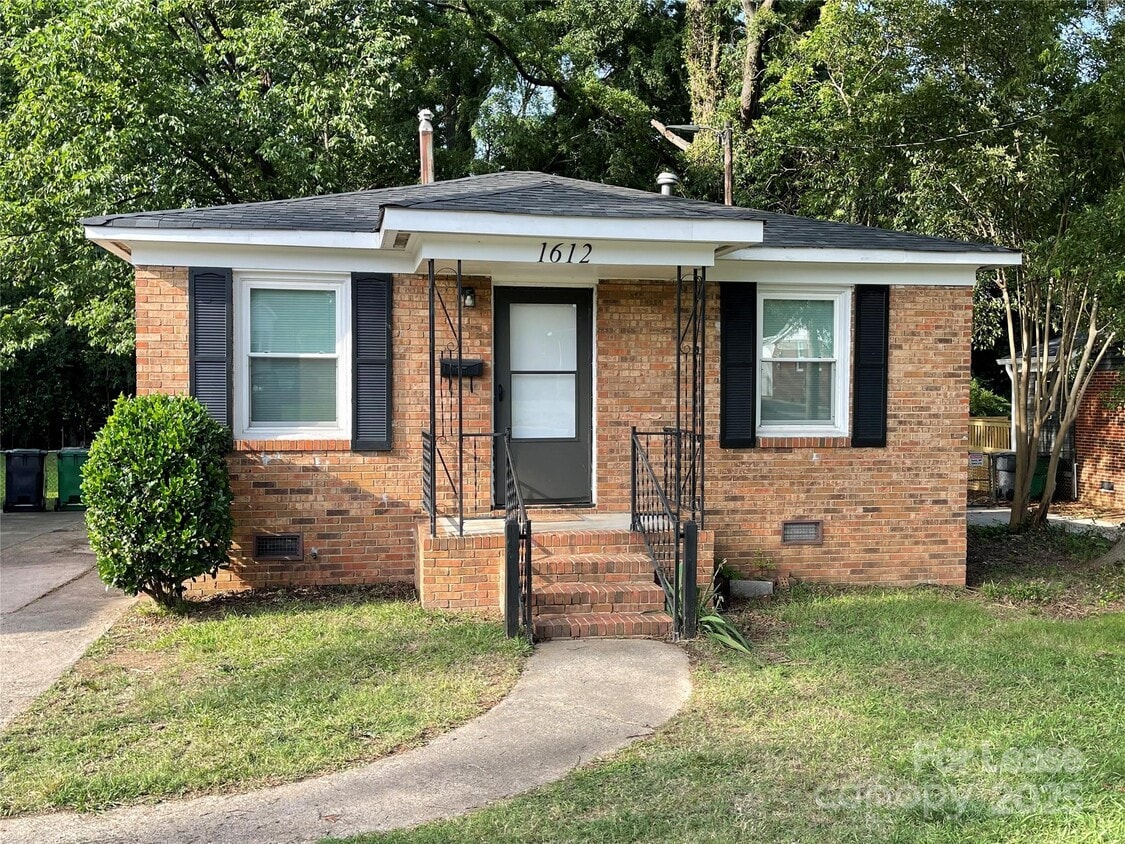 Primary Photo - 1612 Russell Ave