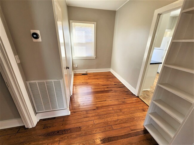 Foto del edificio - Nicely Remodeled 2BR/1BA near Blue Turtle ...