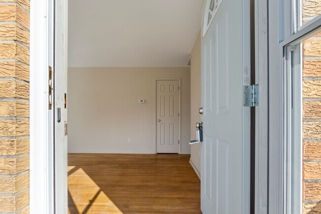 Foto del edificio - Williamsburg VA 3BR Rental – Updated Home with Granite Kitchen, Bonus Room & Fenced Backyard