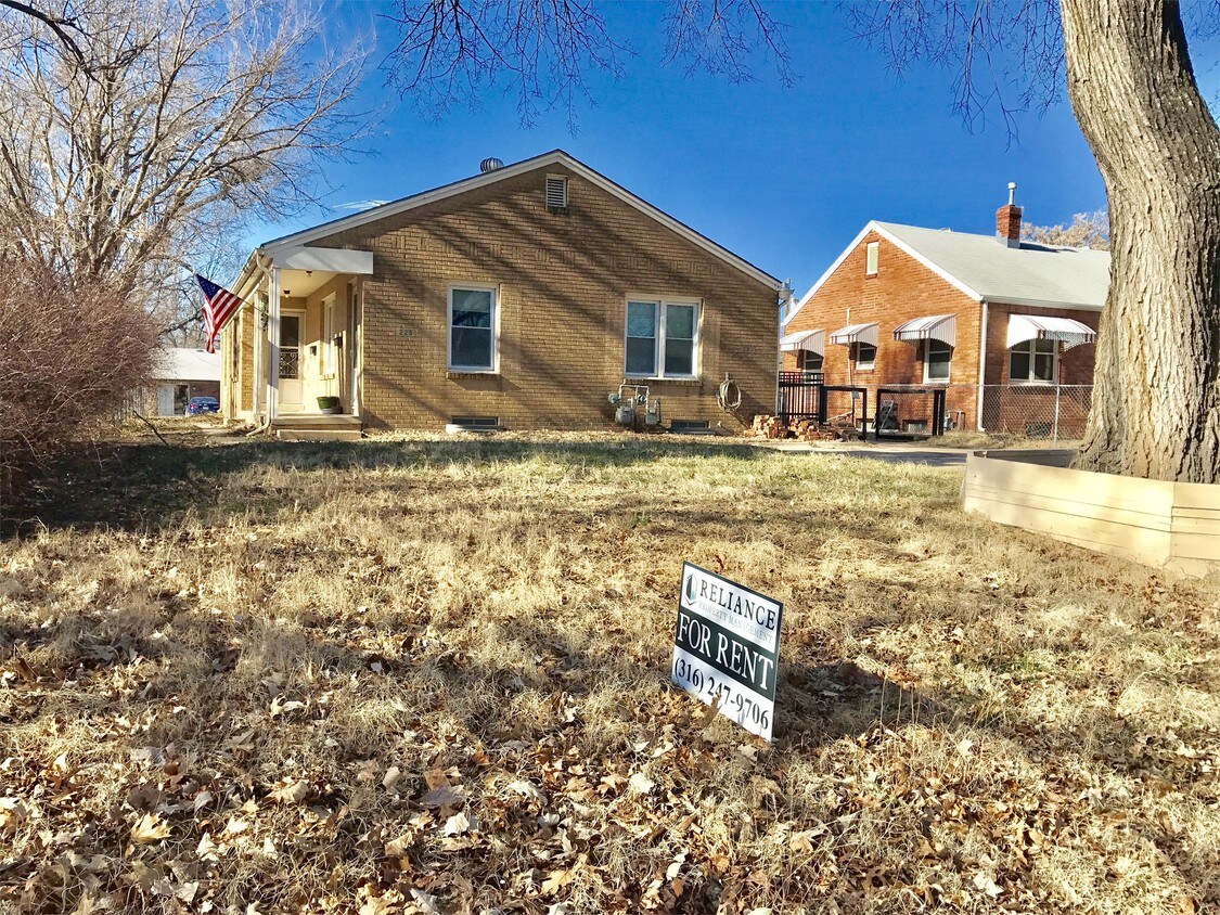 225 S Custer Ave, Wichita, KS 67213 Condo for Rent in Wichita, KS