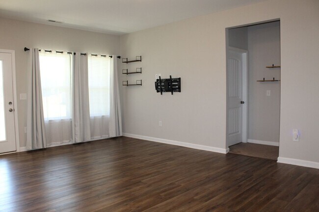 Foto del edificio - 321 Settlers Pointe Dr