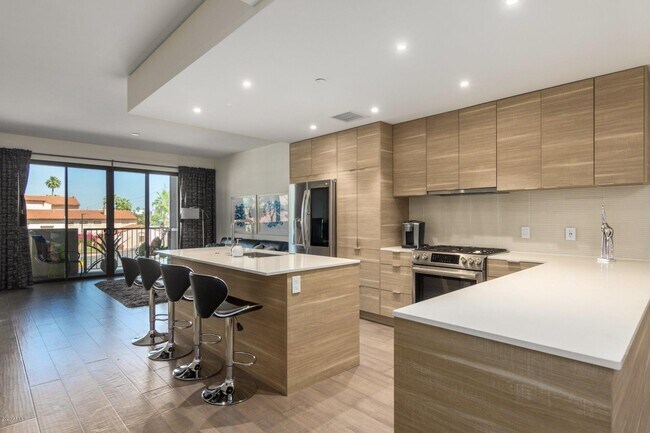 Building Photo - 2300 E Campbell Ave