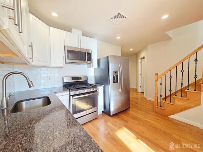 Building Photo - 120 Georges Rd