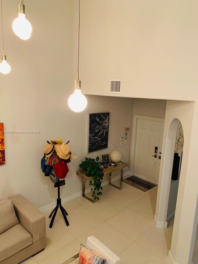 Foto del edificio - 5521 NW 112th Ct