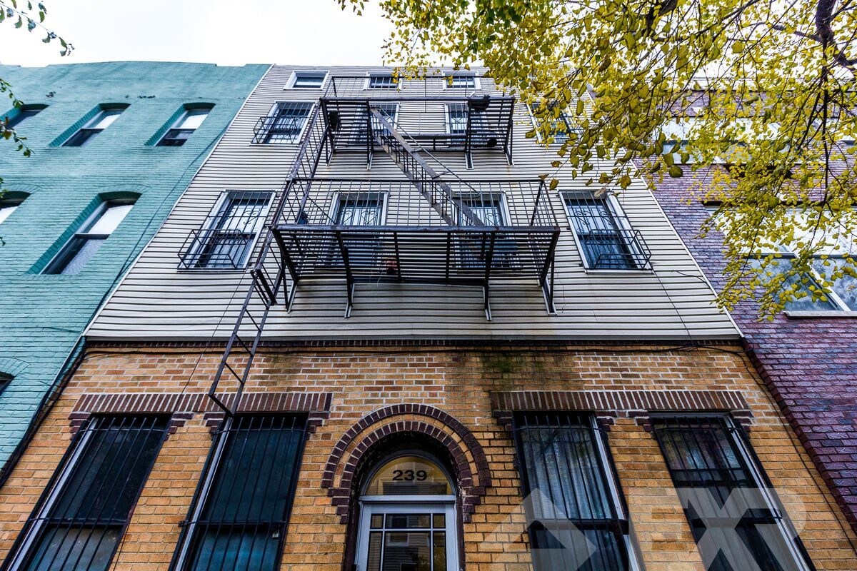 Primary Photo - 239 Troutman St
