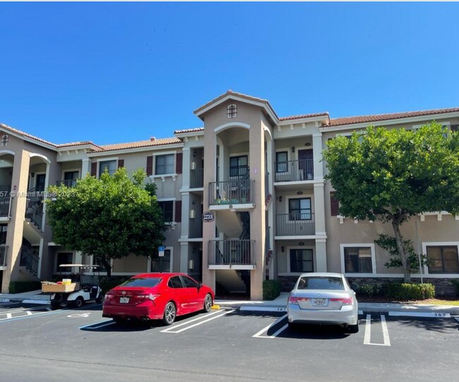 Foto del edificio - Live in this spacious 2 bedrooms, 2 full b...