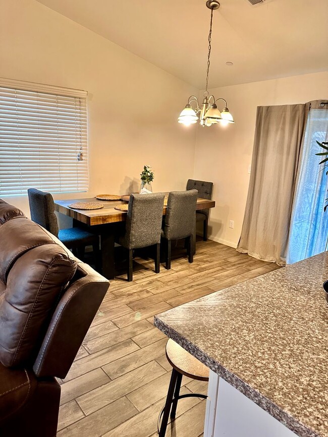 Building Photo - TENANT OCCUPIED - Beautiful 3 Bedroom 2 Ba...