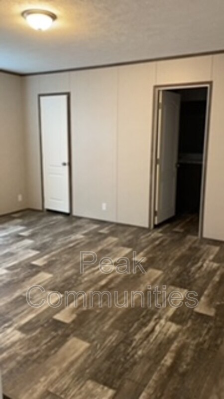 Foto del edificio - 7322 Forest Lake Rd