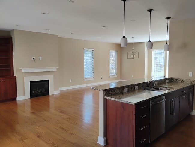 Building Photo - 323 Eden Ave