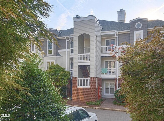 Foto del edificio - 1021 Brighthurst Dr