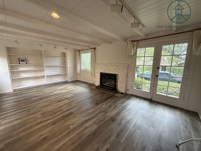 Foto del edificio - Refreshed Three Bedroom Home in the Heart of Carmel-by-the-Sea's Golden Rectangle