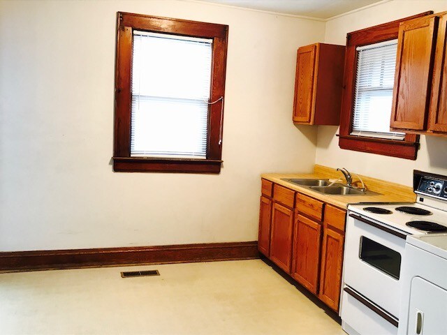 Building Photo - 2317 7th Ave