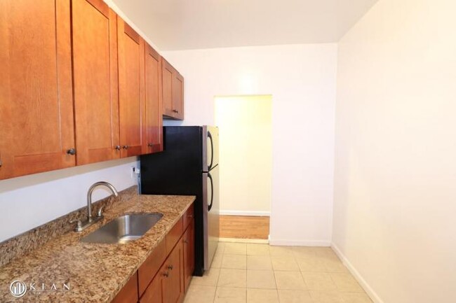 Foto del edificio - 1 bedroom in Queens NY 11354