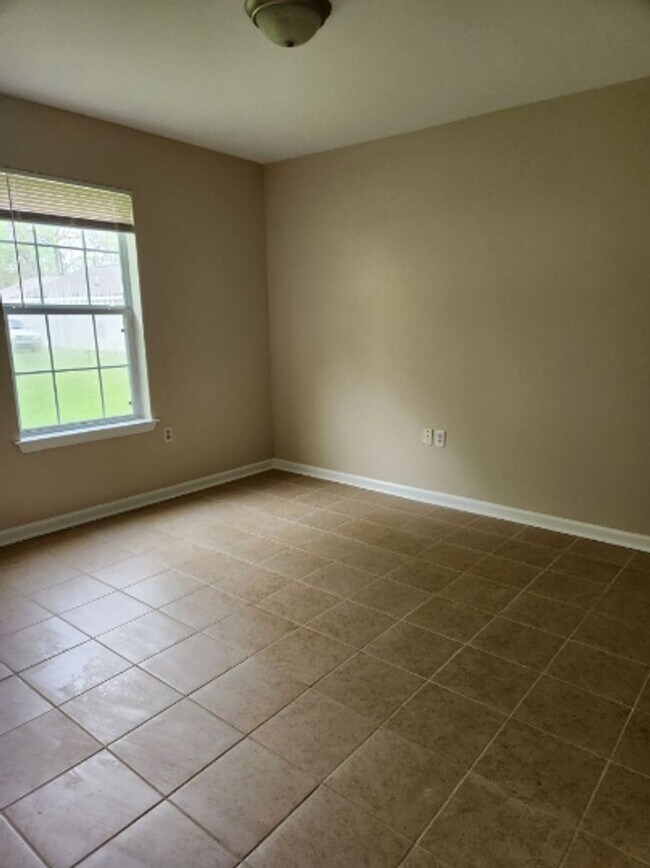 Building Photo - 5315 McClelland Dr