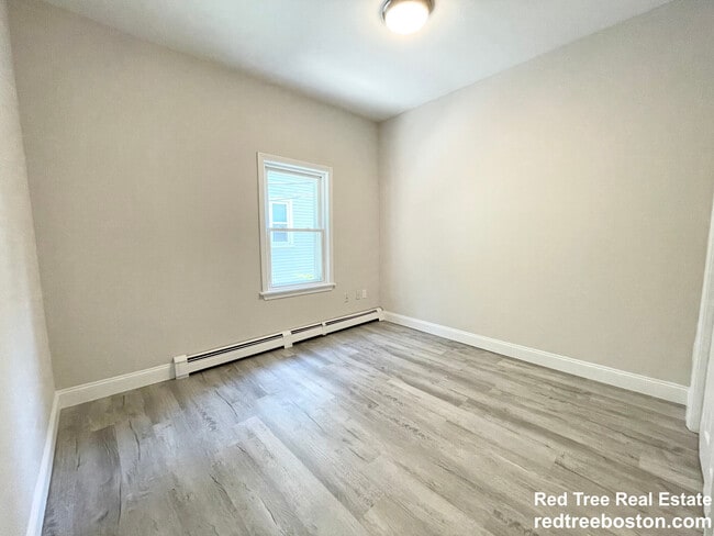 Building Photo - 174 Bolton St