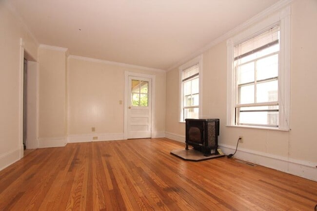 Photo - 8 S Union St House