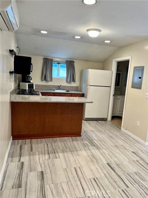 Foto principal - 5346 Geyser Ave