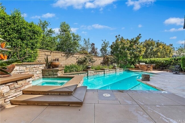 Building Photo - 5347 Vía Vicente