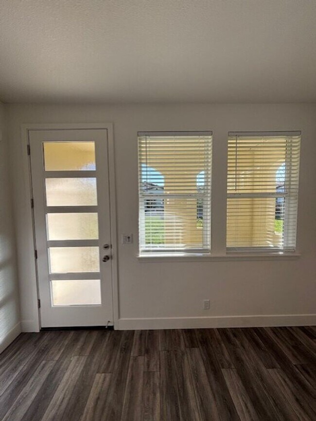 Foto del edificio - 1758 Thea Ave