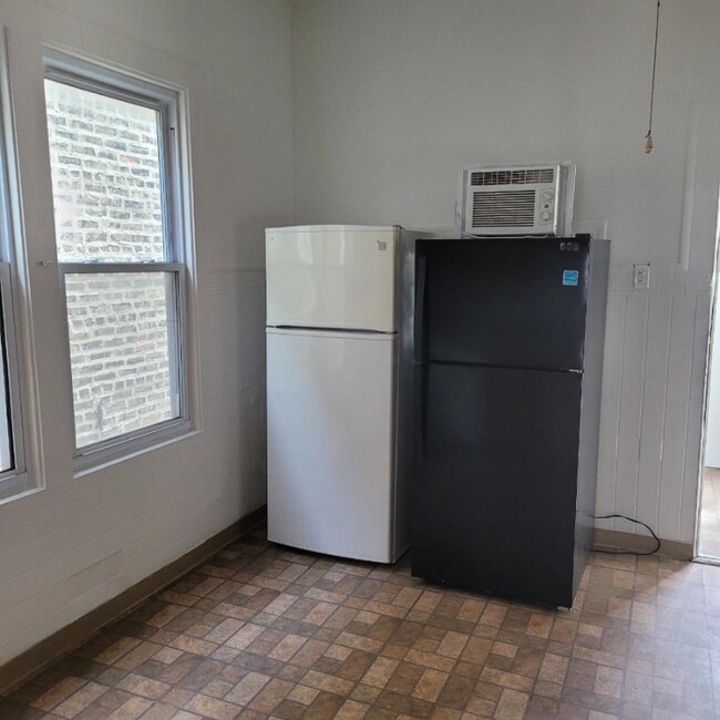 Foto del edificio - 2327 W Belmont Ave