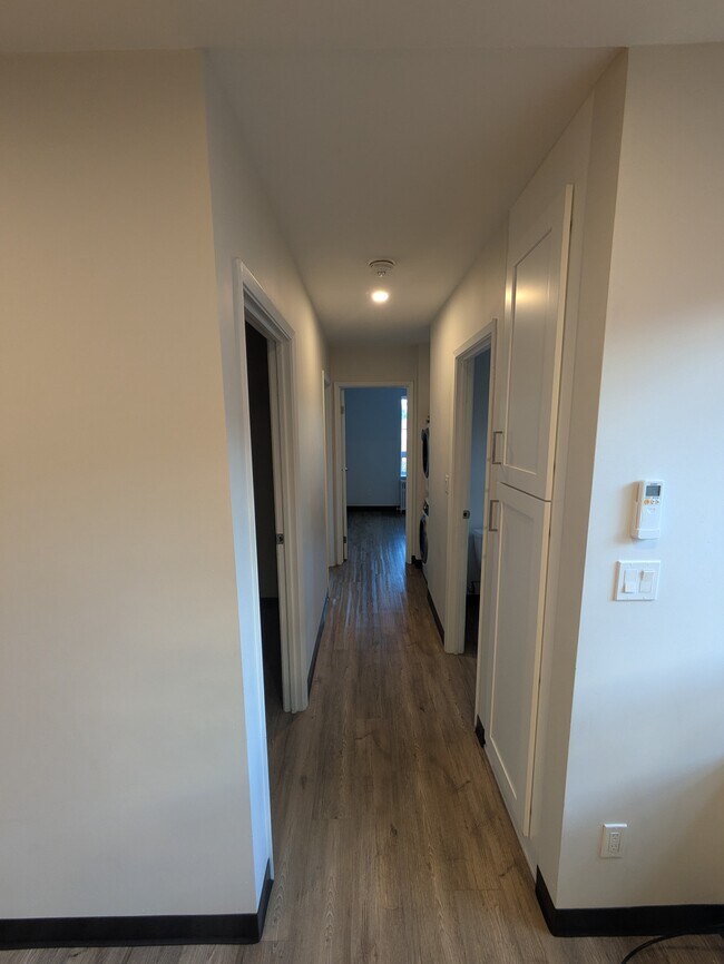 Building Photo - 3 Bedroom - Woodward Ave