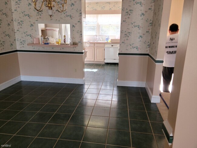 Foto del edificio - 2 br, 2.5 bath Townhome - 319 Lakeview Drive
