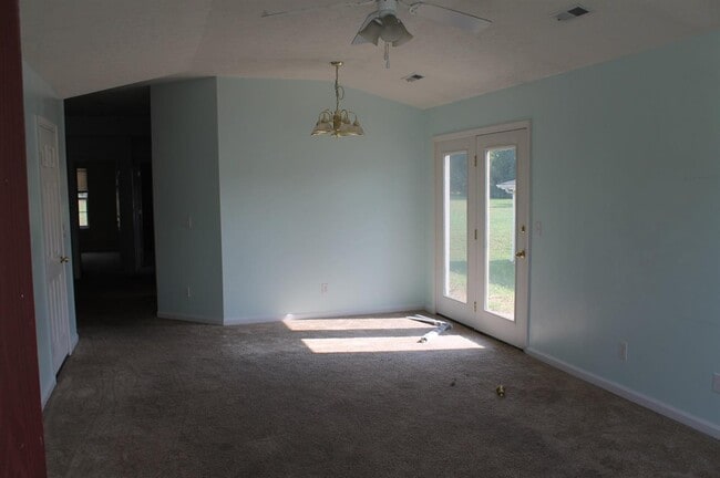 Building Photo - 405 Cricket Ln