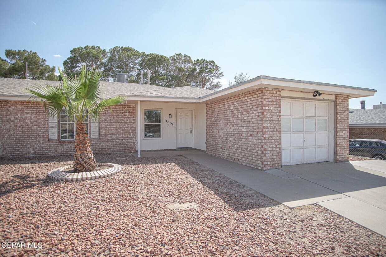 Foto principal - 11608 James Watt Dr