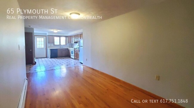 Building Photo - Charming, Spacious 3-Bedroom Townhouse in ...