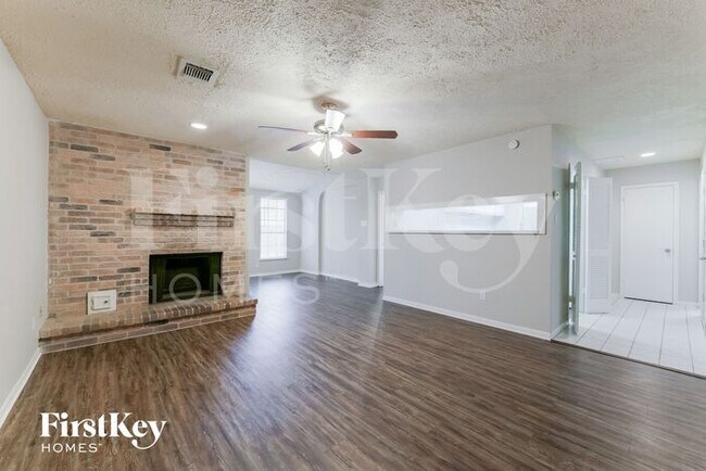 Foto del edificio - 17809 Crestline Rd