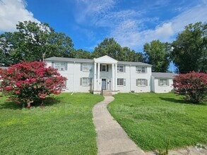 Building Photo - 1400 Roslyn Dr