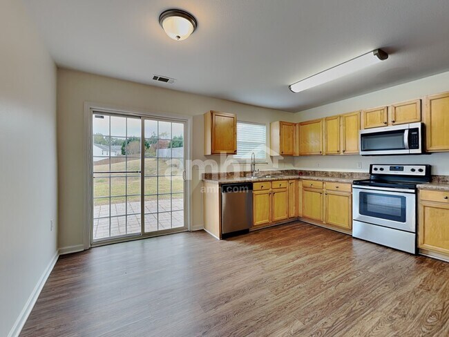 Foto del edificio - 1524 Eastway Dr