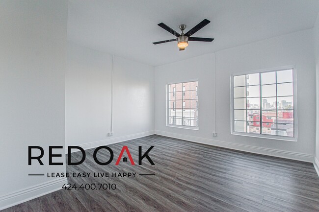 Foto del edificio - 744 Beacon Ave