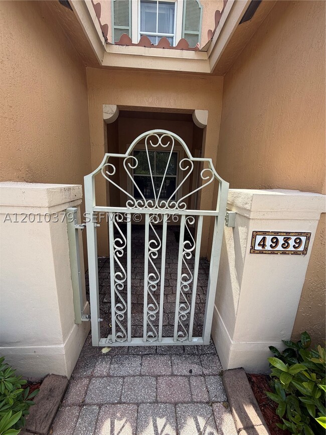 Building Photo - 4939 N Harbor Isles Dr