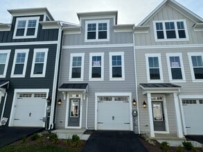 Building Photo - 3427 Monterey Dr