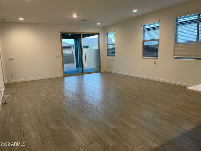 Building Photo - 12456 W Wagon Wheel Dr