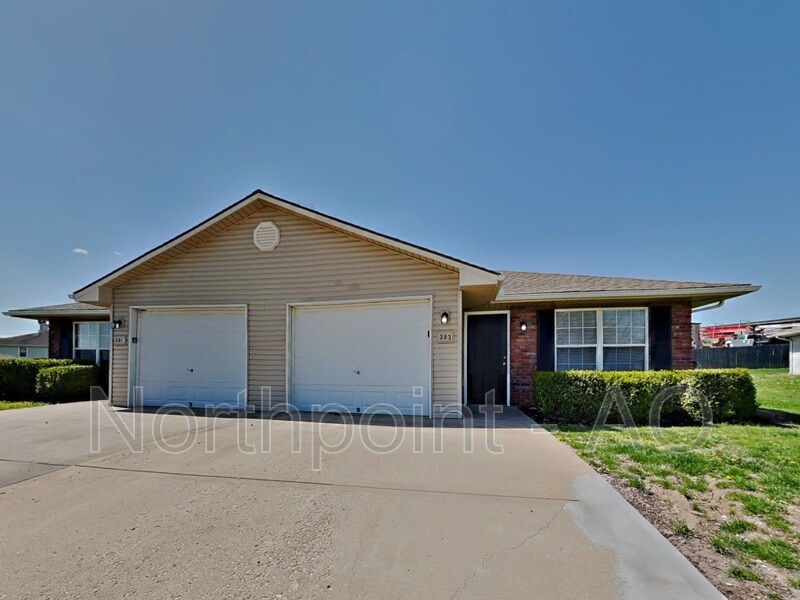 303 NW Woodbury Dr, Grain Valley, MO 64029 House Rental in Grain Valley, MO