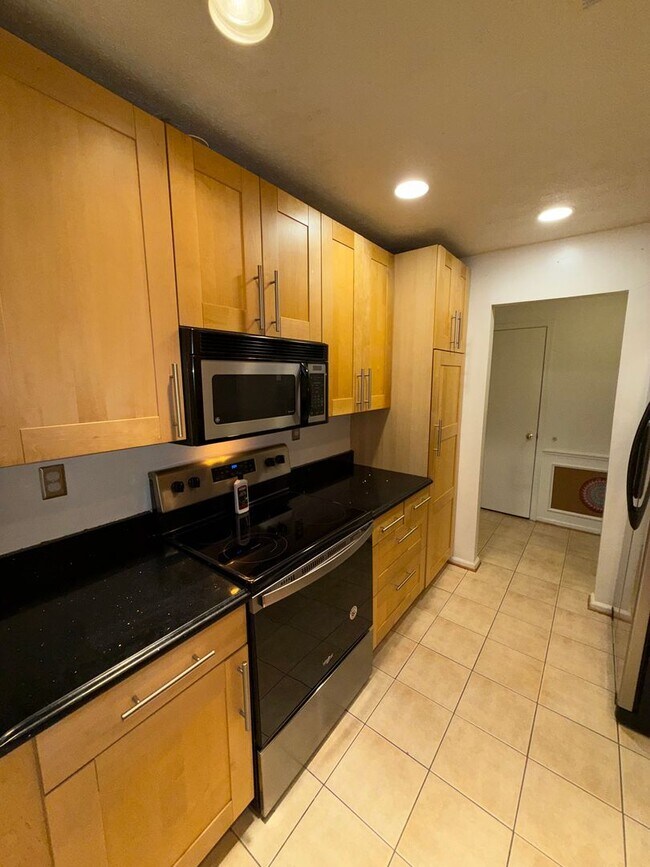 Building Photo - Charming Condo in Gaithersburg, MD