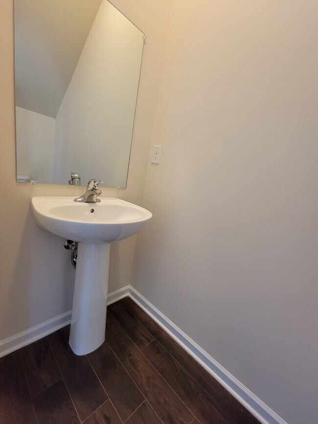 Building Photo - 6075 Cullen Dr