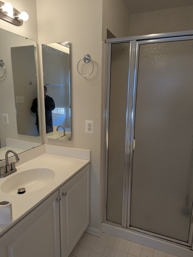 Building Photo - 2724 Manhattan Pl