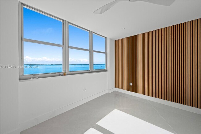 Foto del edificio - 999 Brickell Bay Dr